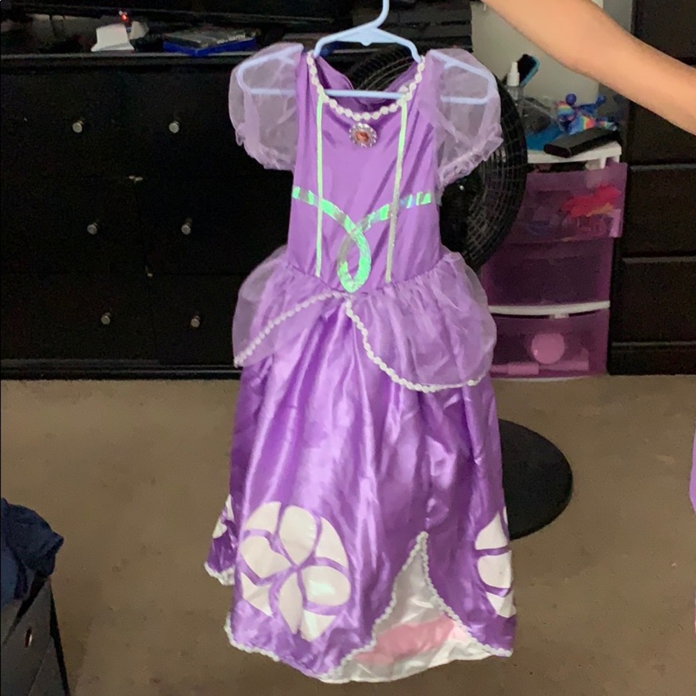 Dress costume